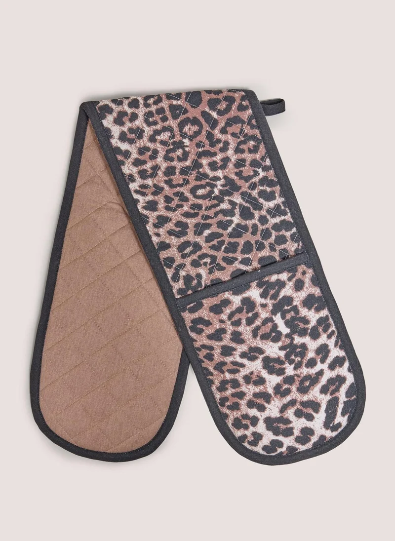Matalan Brown Leopard Oven Gloves